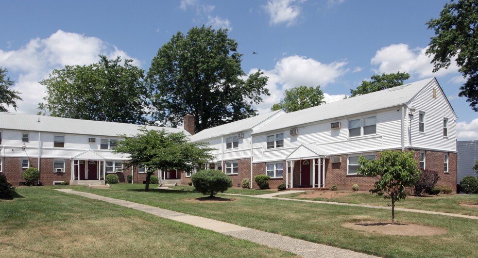 Gallery Monroe Gardens